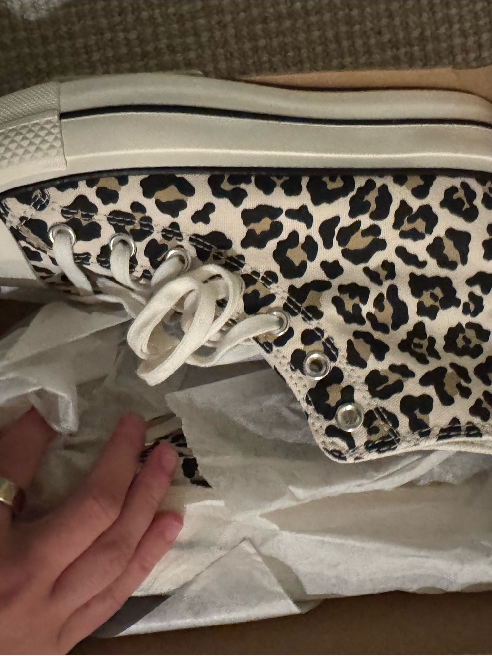 Converse White Canvas Sneaker Tongue Detail - Picture 2 of 3
